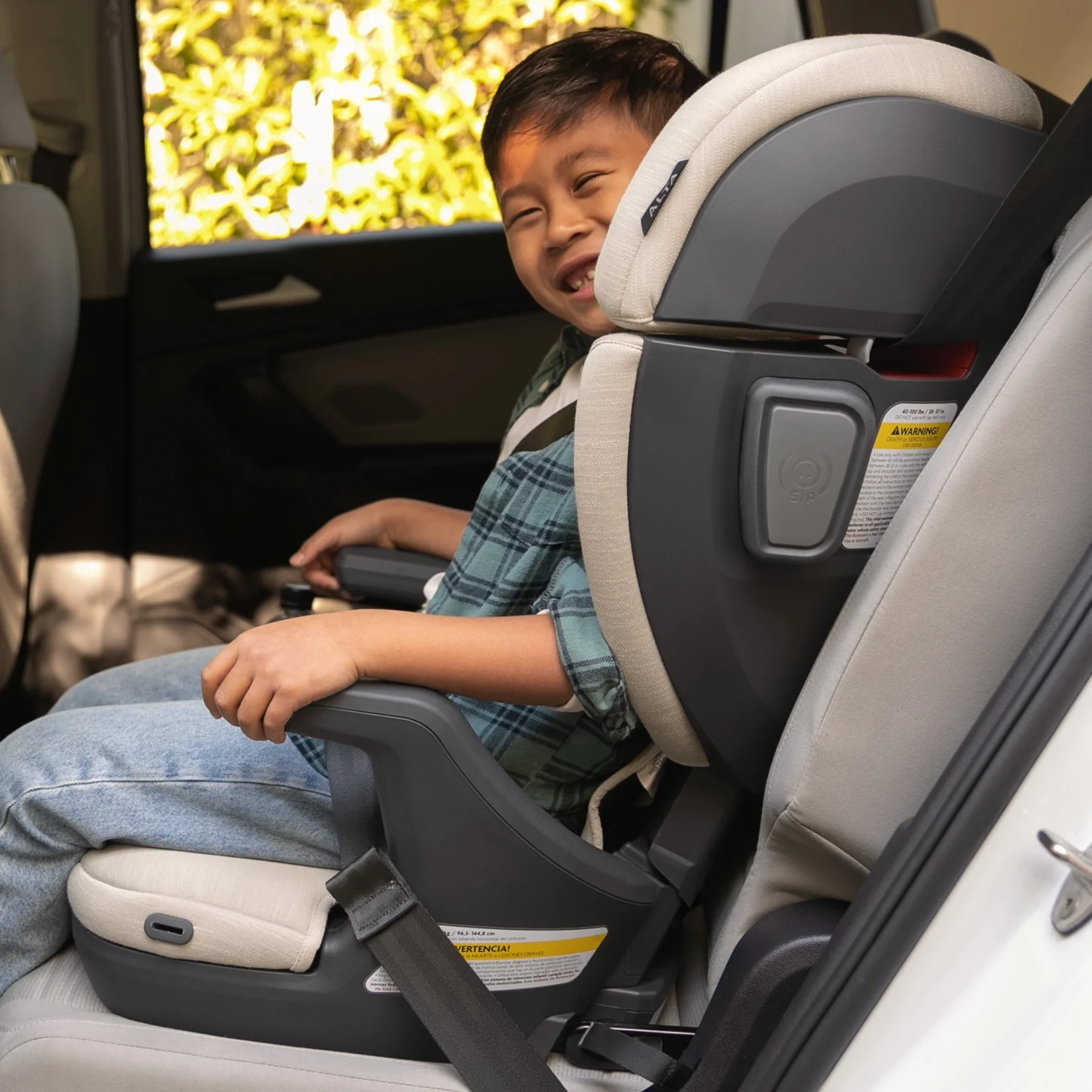 Autoasiento Booster Alta V2 UPPAbaby Kavneer Almond Melange | Respaldo Alto, SecureFit™, Reposacabezas Ajustable, Protección Lateral Portavasos