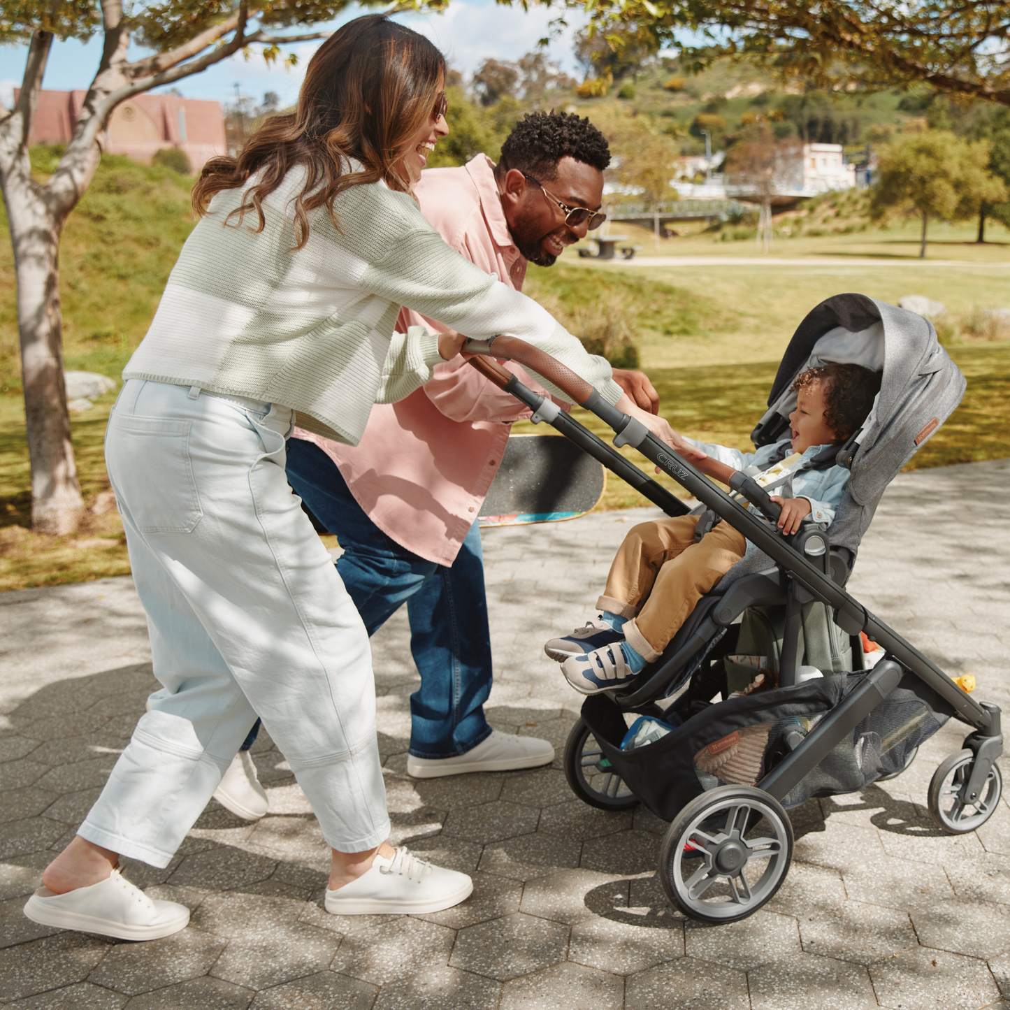 Carriola UPPAbaby CRUZ V3 reversible reclinable desde recién nacido hasta 22.7 kg con plegado compacto y UPF 50+ FlexR+X