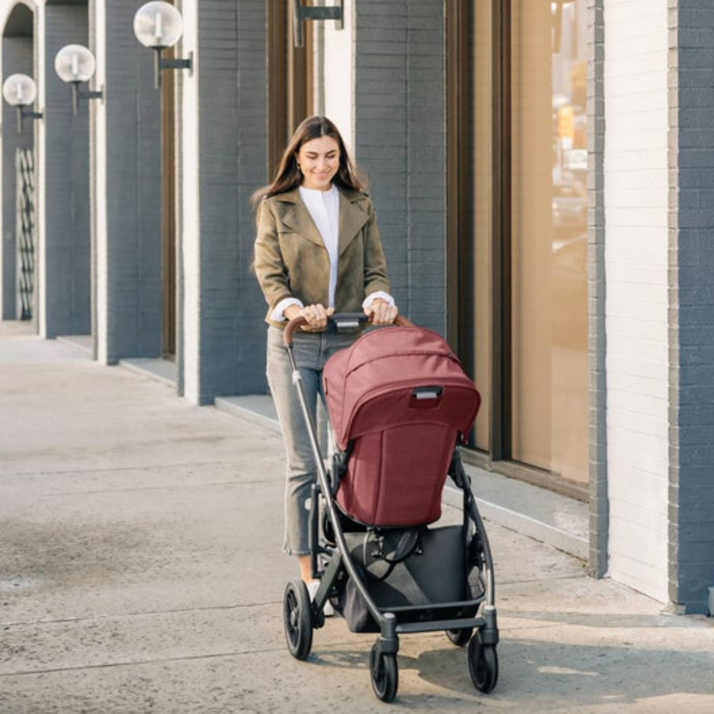 Carriola de viaje CRUZ V2 paseo cómodo y maniobrable, asiento amplio, arnés ajustable, suspensión 4 ruedas